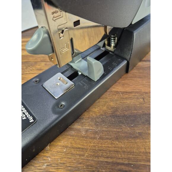 Swingline Commercial High-Capacity Heavy-Duty Desk Stapler 210 Sheets of Paper - Picture 7 of 15